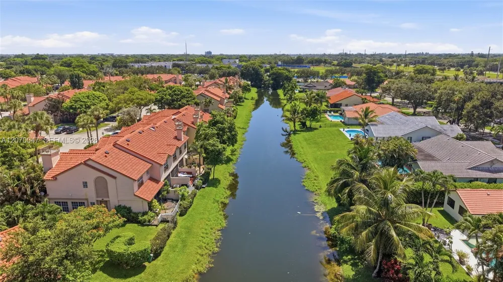 10852 Cypress Glen Dr Coral Springs, FL 33071