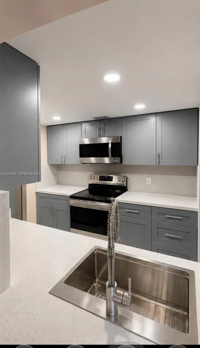 245 NE 191st St #3012 Miami, FL 33179