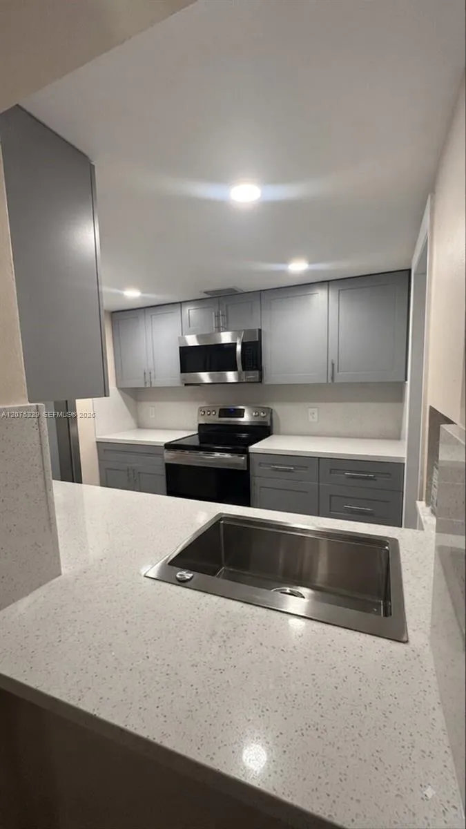 245 NE 191st St #3012 Miami, FL 33179