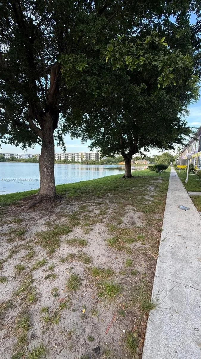 245 NE 191st St #3012 Miami, FL 33179