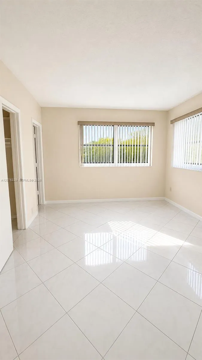245 NE 191st St #3012 Miami, FL 33179