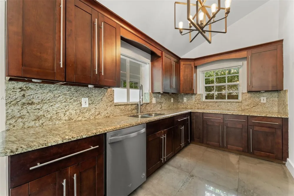 902 NW 10th Ct Miami, FL 33136