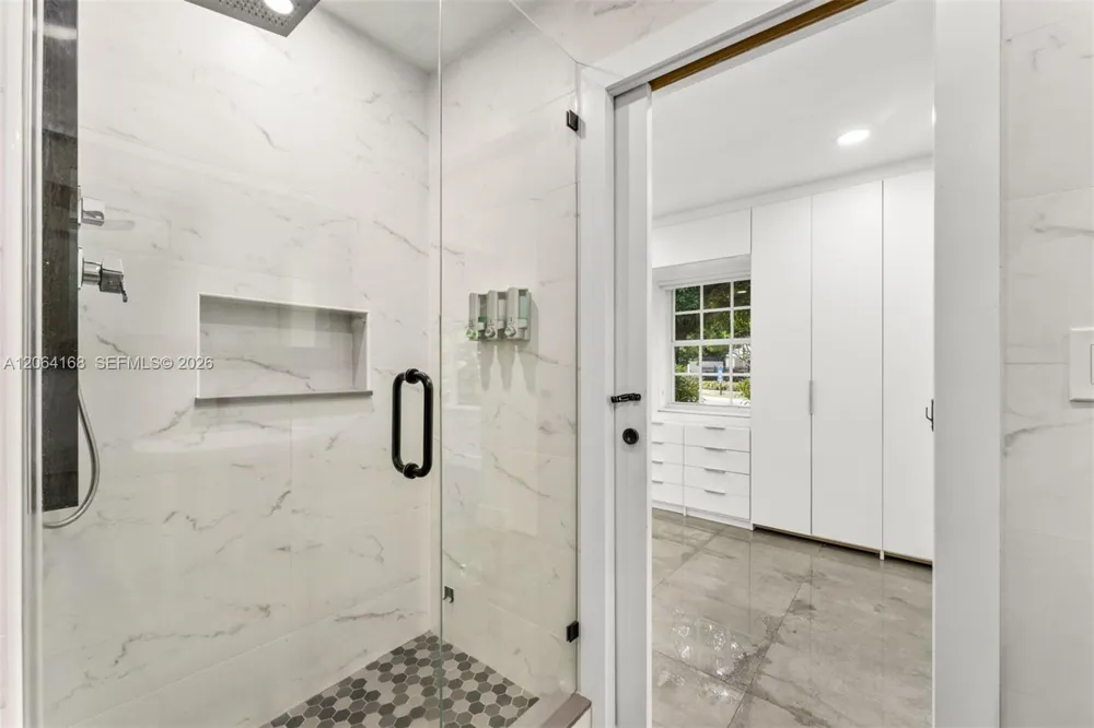 902 NW 10th Ct Miami, FL 33136