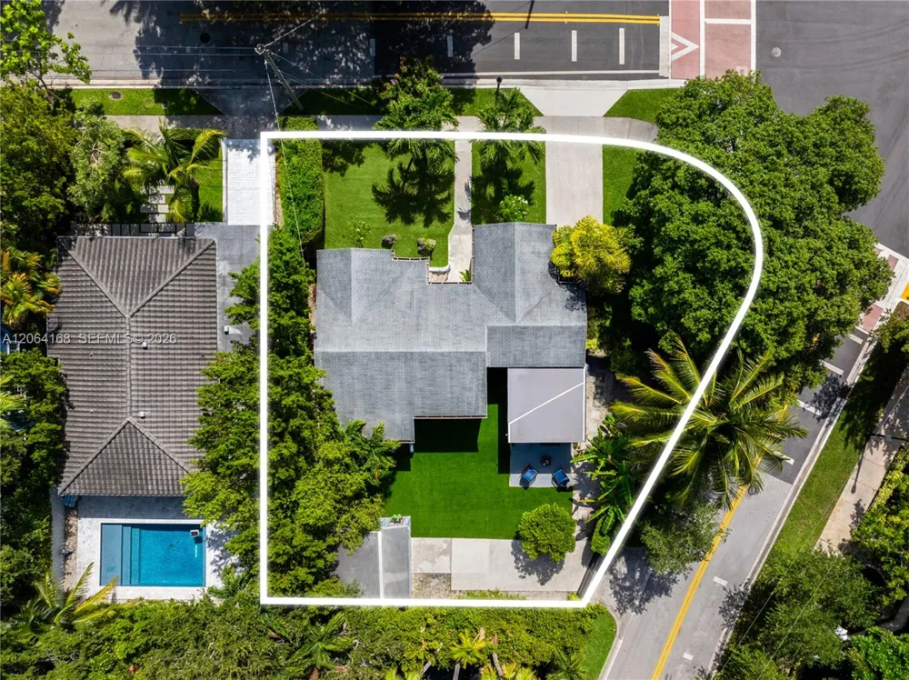 902 NW 10th Ct Miami, FL 33136