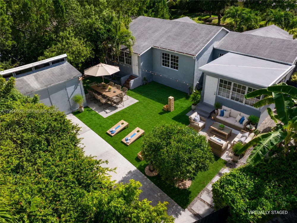 902 NW 10th Ct Miami, FL 33136
