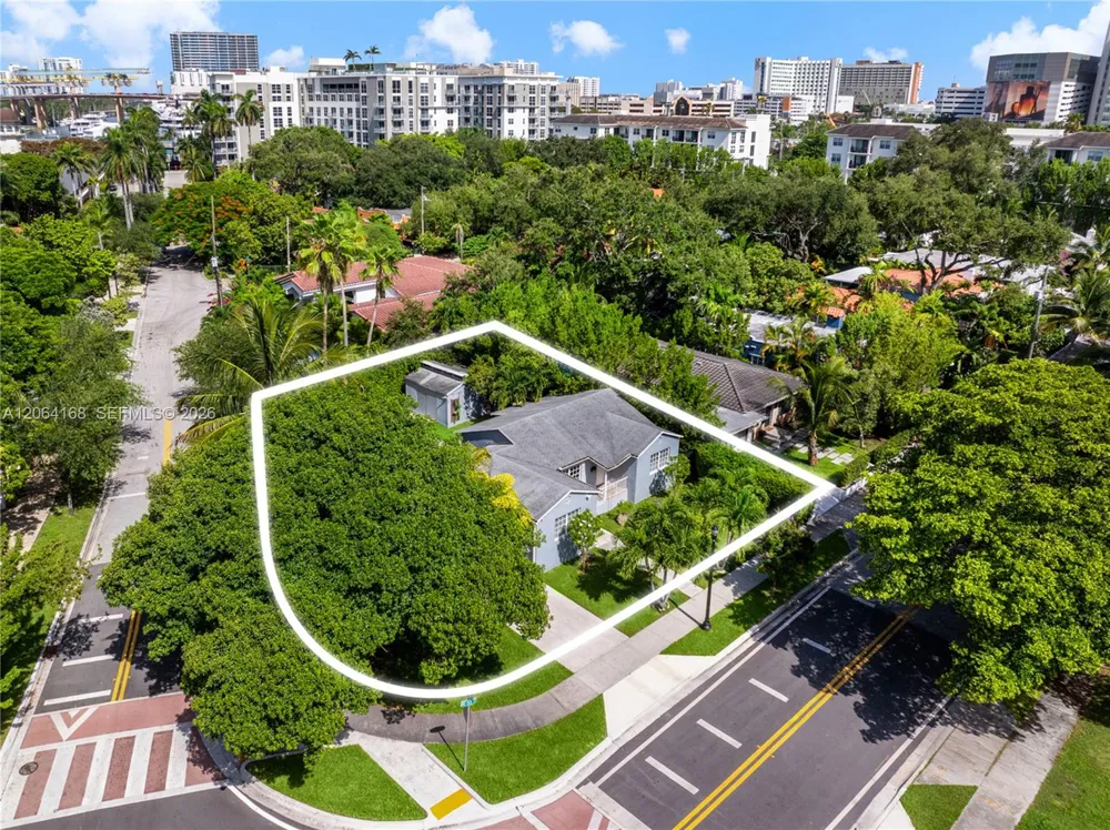 902 NW 10th Ct Miami, FL 33136