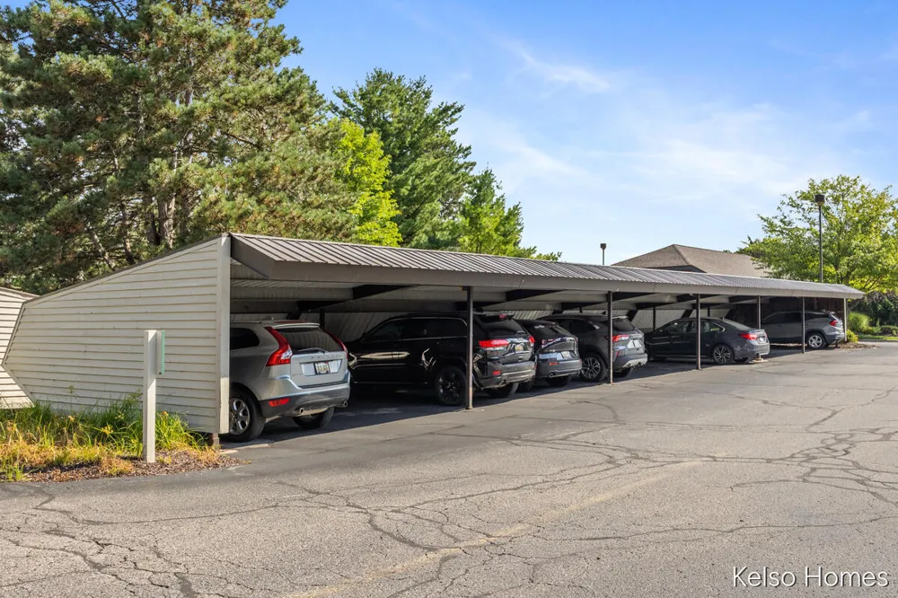 3410 Devonwood Hills NE #E Grand Rapids, MI 49525