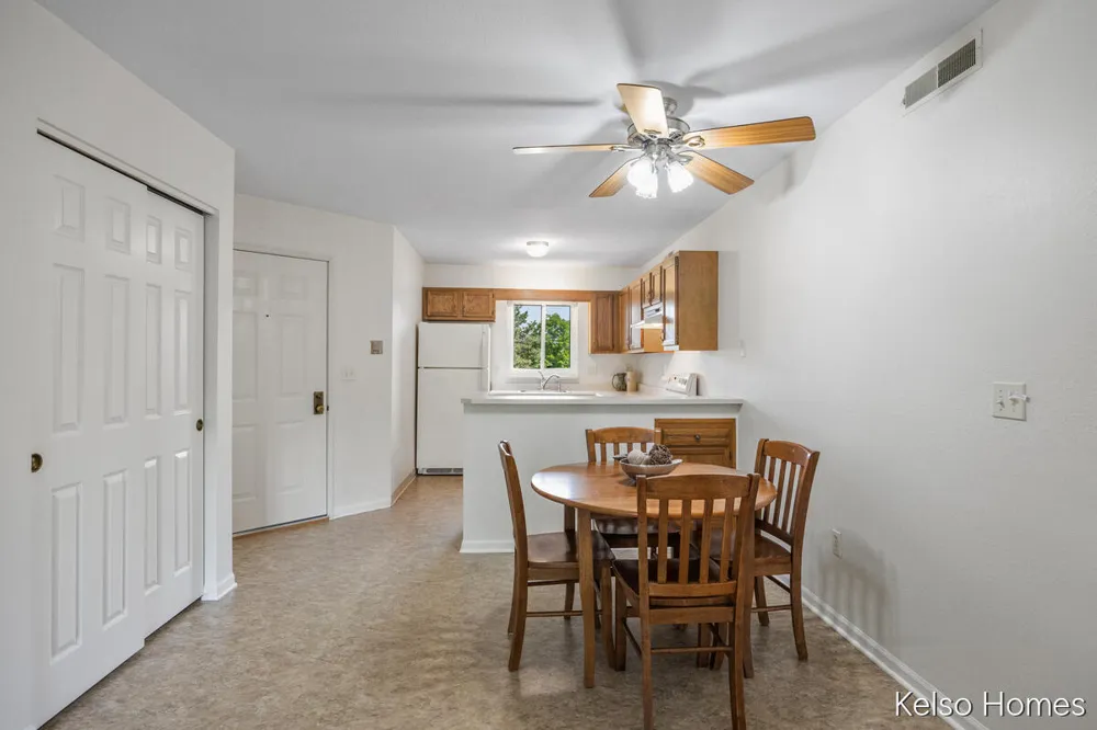 3410 Devonwood Hills NE #E Grand Rapids, MI 49525