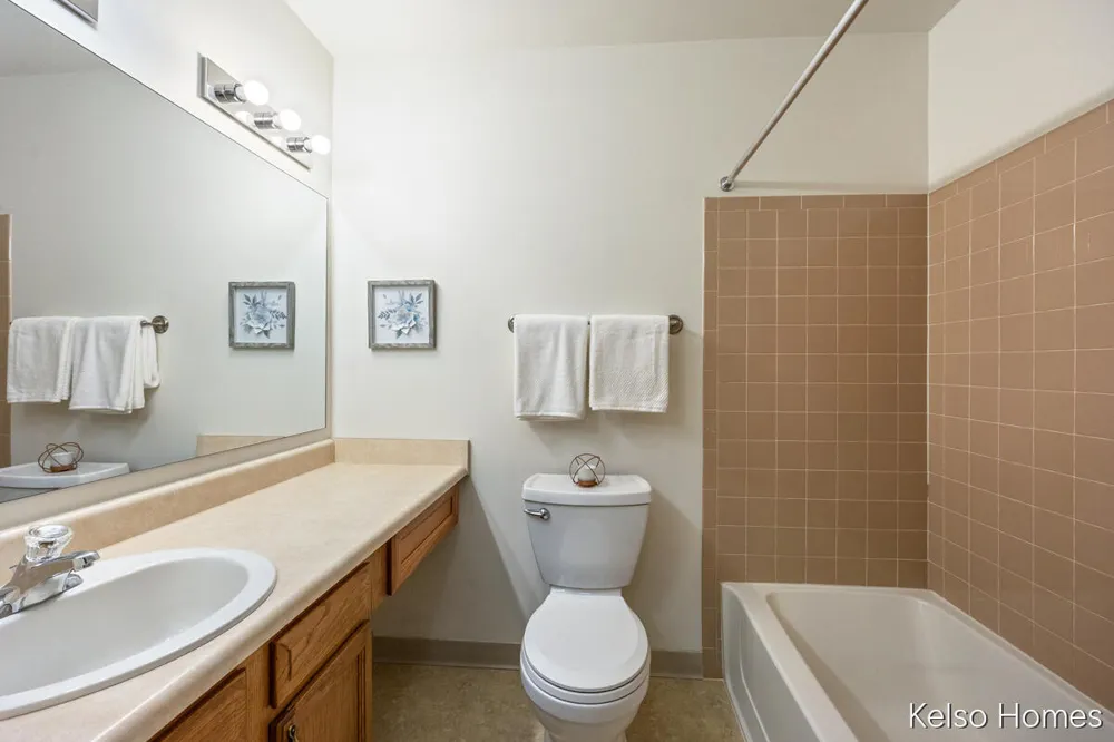 3410 Devonwood Hills NE #E Grand Rapids, MI 49525