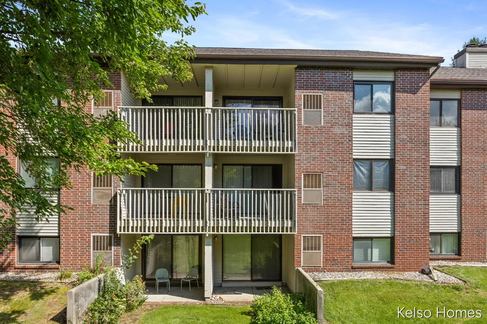 3410 Devonwood Hills NE #E Grand Rapids, MI 49525