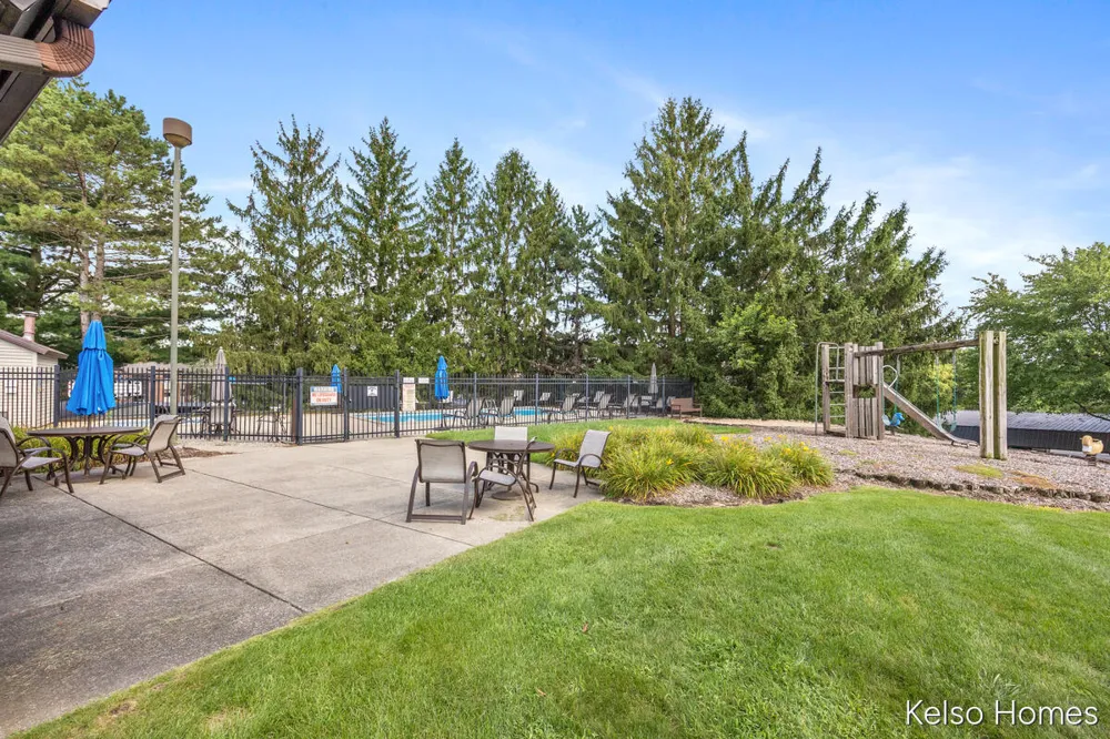 3410 Devonwood Hills NE #E Grand Rapids, MI 49525