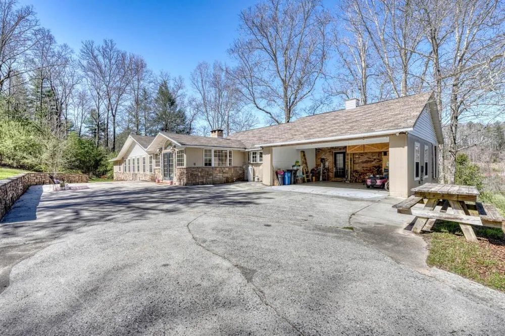 4868 Hwy 325 Blairsville, GA 30512