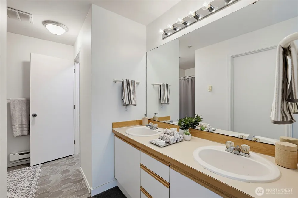 22122 41st Avenue S #301 Kent, WA 98032