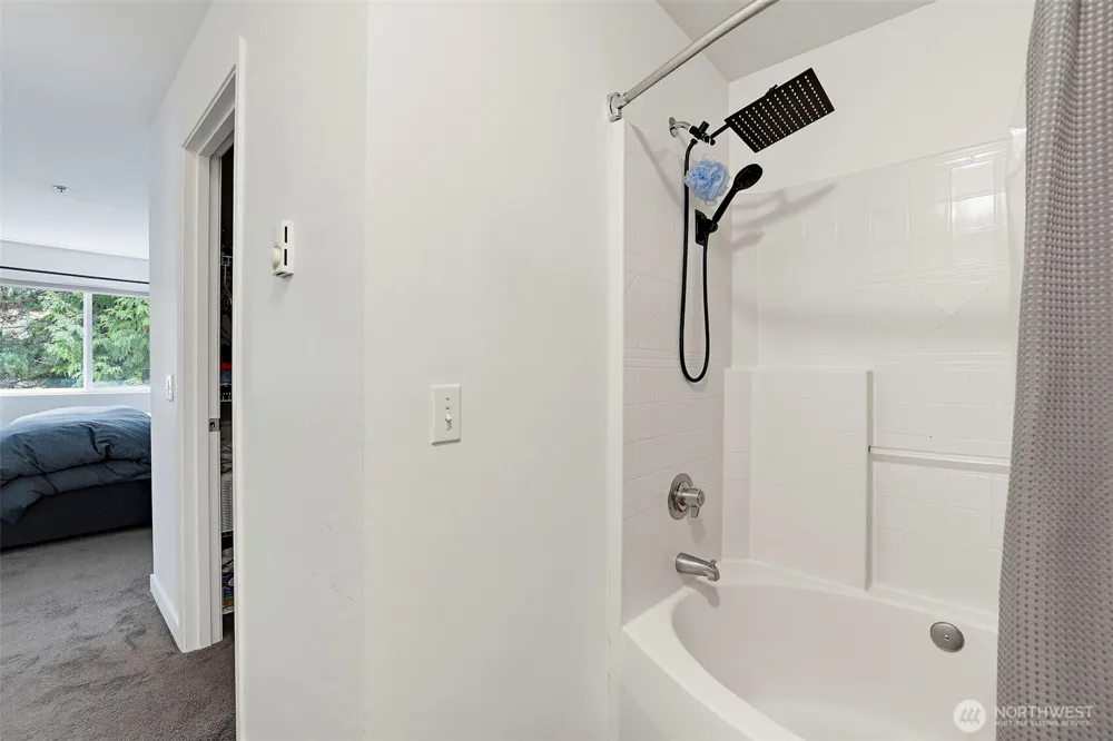 22122 41st Avenue S #301 Kent, WA 98032