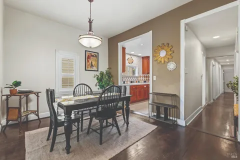 133 W 6th Street