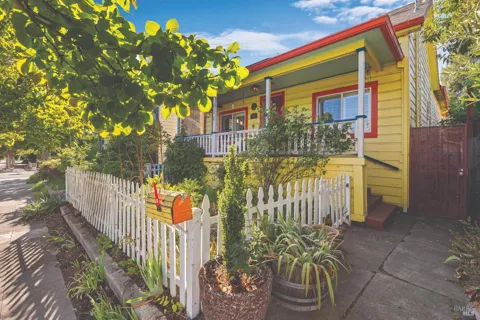 133 W 6th Street