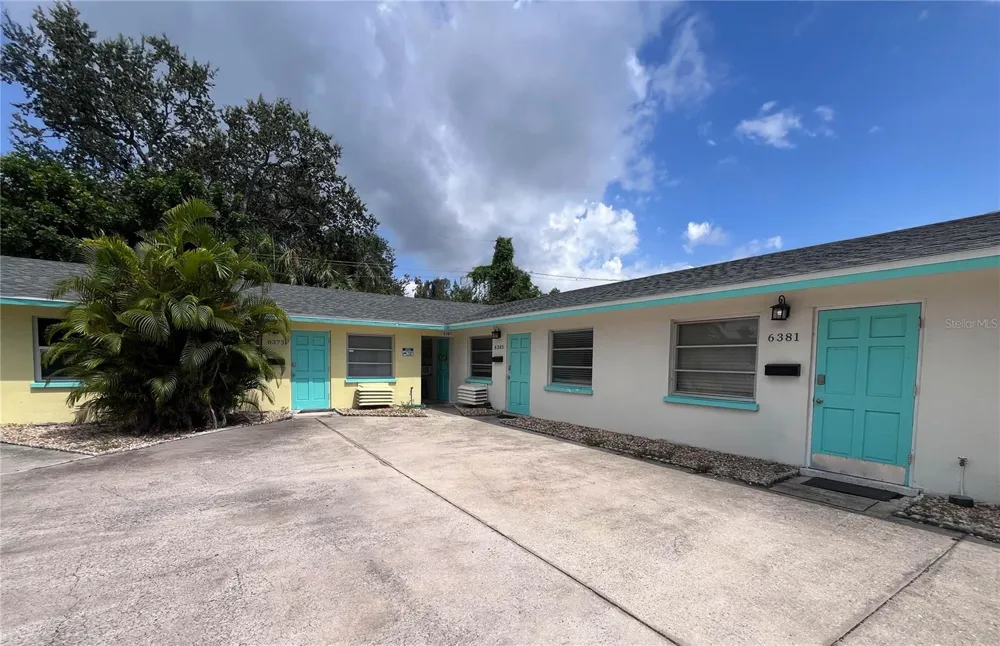 6373 GATEWAY AVENUE Sarasota, FL 34231