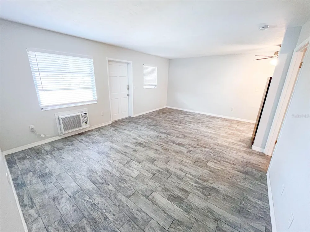 6373 GATEWAY AVENUE Sarasota, FL 34231