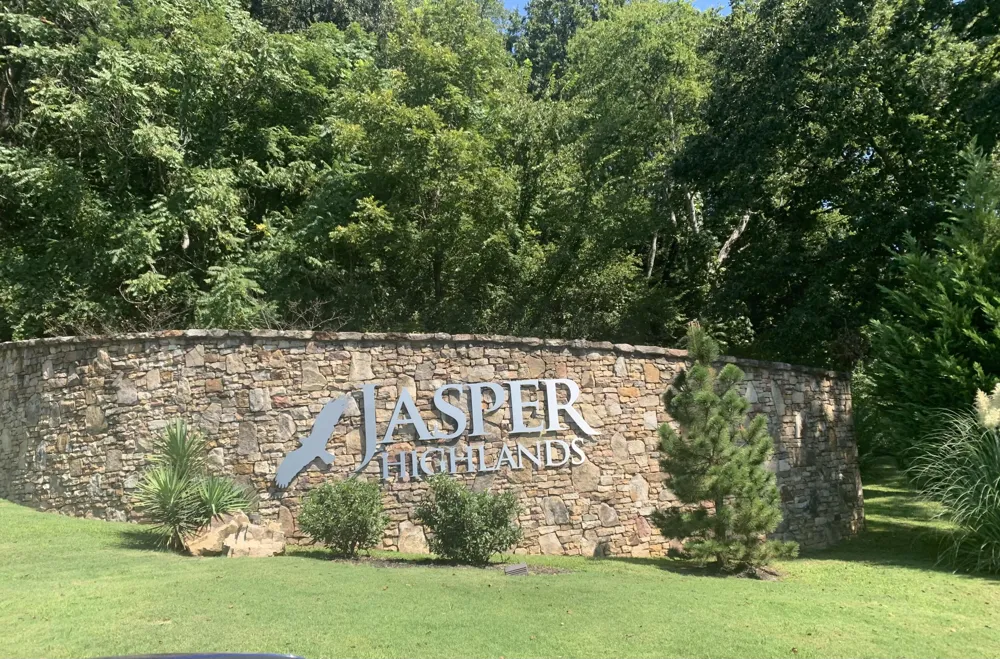 2035 Crockett Pointe Jasper, TN 37347