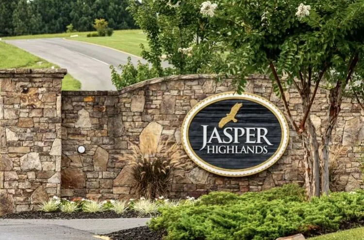 2035 Crockett Pointe Jasper, TN 37347