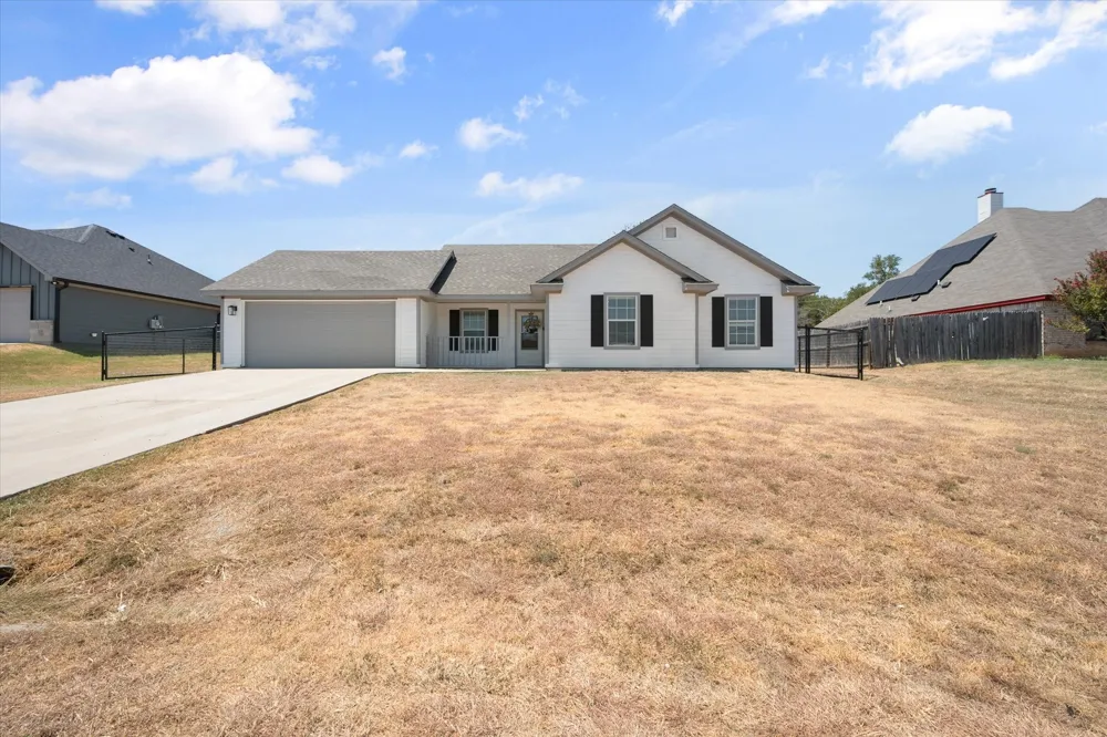 624 Lunar Circle Granbury, TX 76049