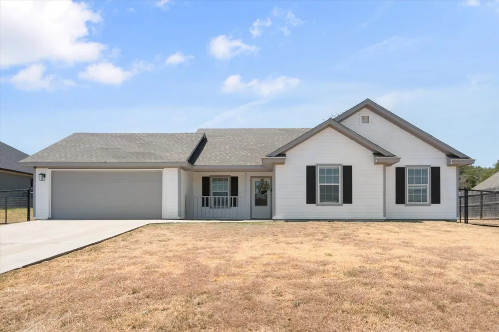 624 Lunar Circle Granbury, TX 76049