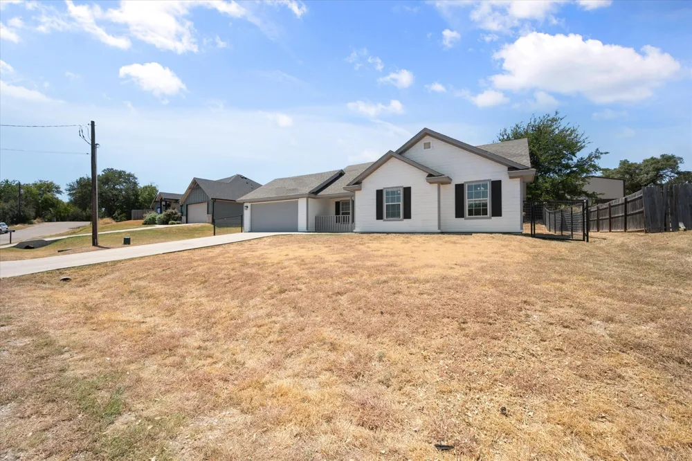 624 Lunar Circle Granbury, TX 76049