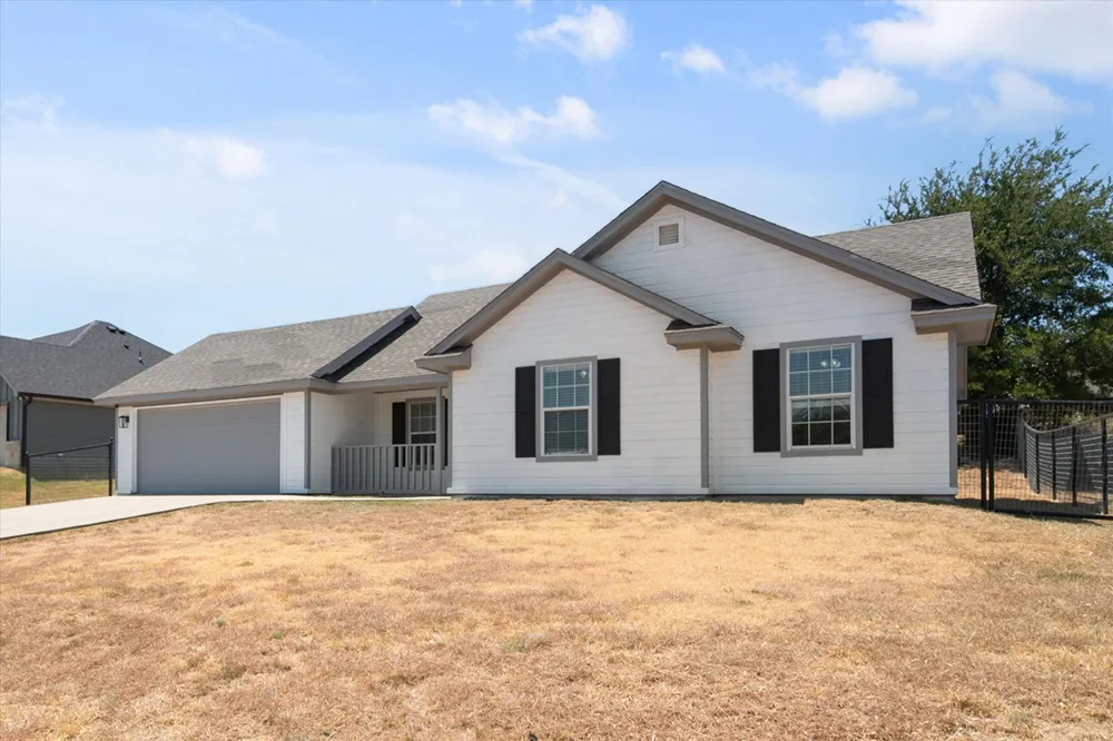 624 Lunar Circle Granbury, TX 76049