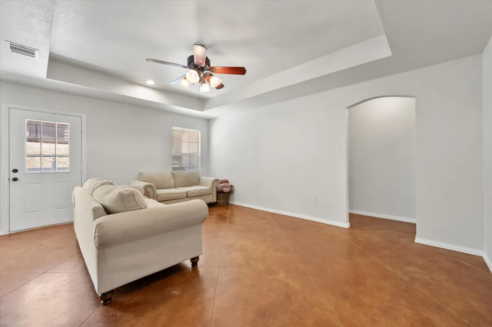 624 Lunar Circle Granbury, TX 76049