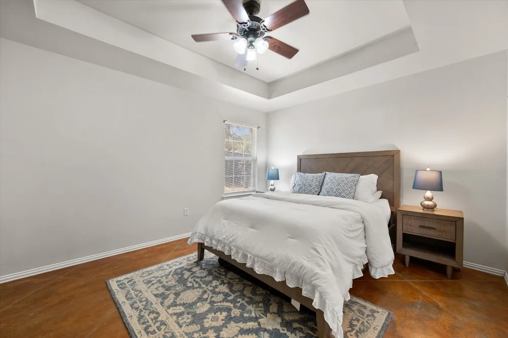 624 Lunar Circle Granbury, TX 76049