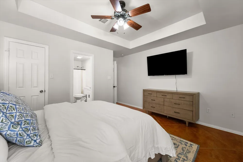624 Lunar Circle Granbury, TX 76049