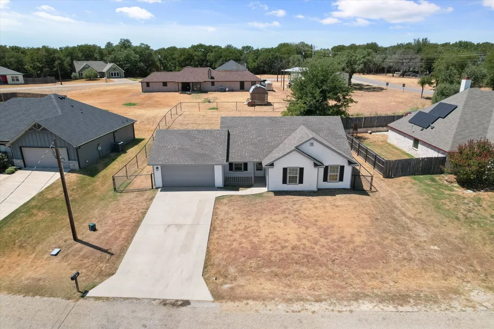 624 Lunar Circle Granbury, TX 76049