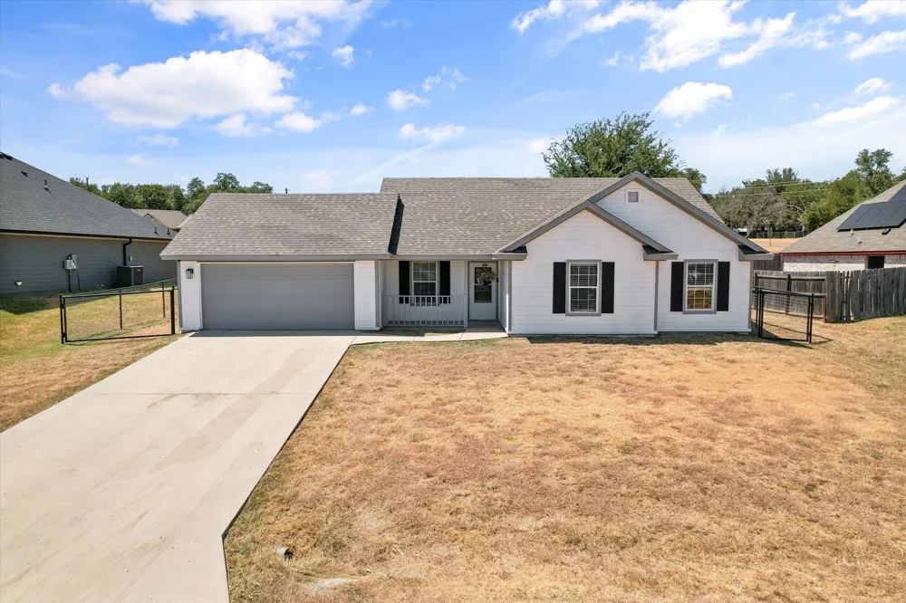 624 Lunar Circle Granbury, TX 76049