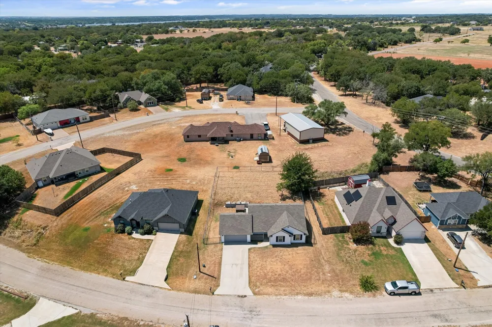 624 Lunar Circle Granbury, TX 76049