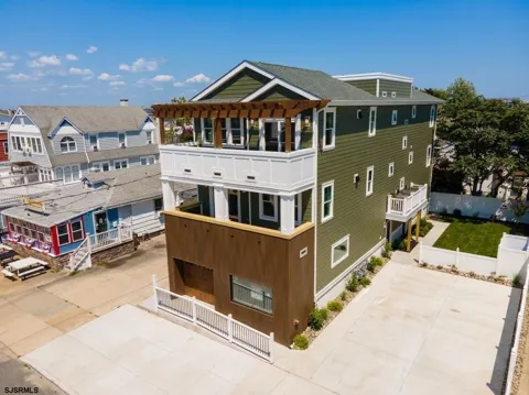 111 N Dorset