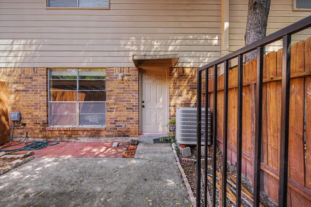 413 W Semands Avenue Conroe, TX 77301