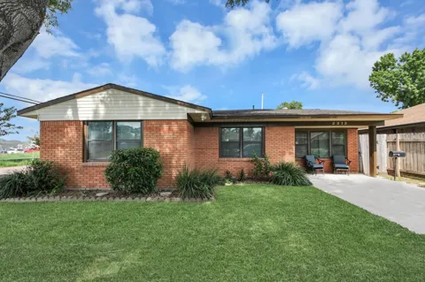2212 Raspberry Lane