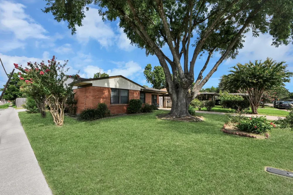 2212 Raspberry Lane Pasadena, TX 77502