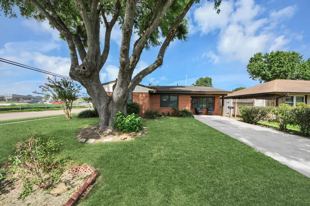 2212 Raspberry Lane Pasadena, TX 77502