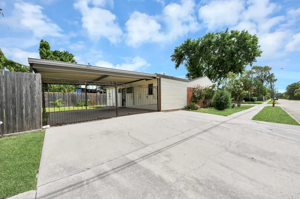2212 Raspberry Lane Pasadena, TX 77502