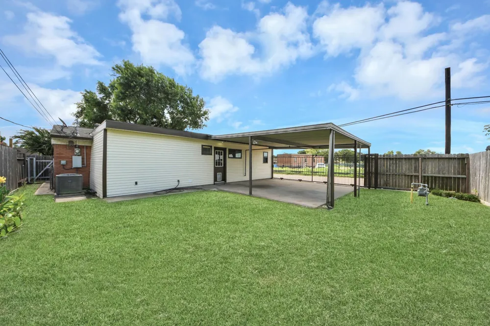 2212 Raspberry Lane Pasadena, TX 77502