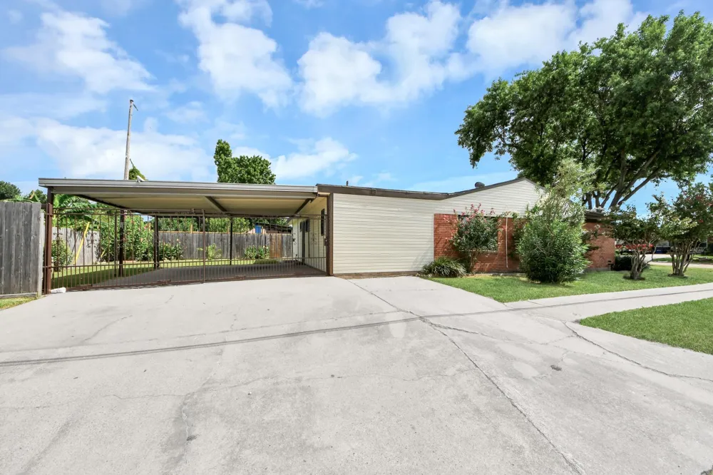 2212 Raspberry Lane Pasadena, TX 77502