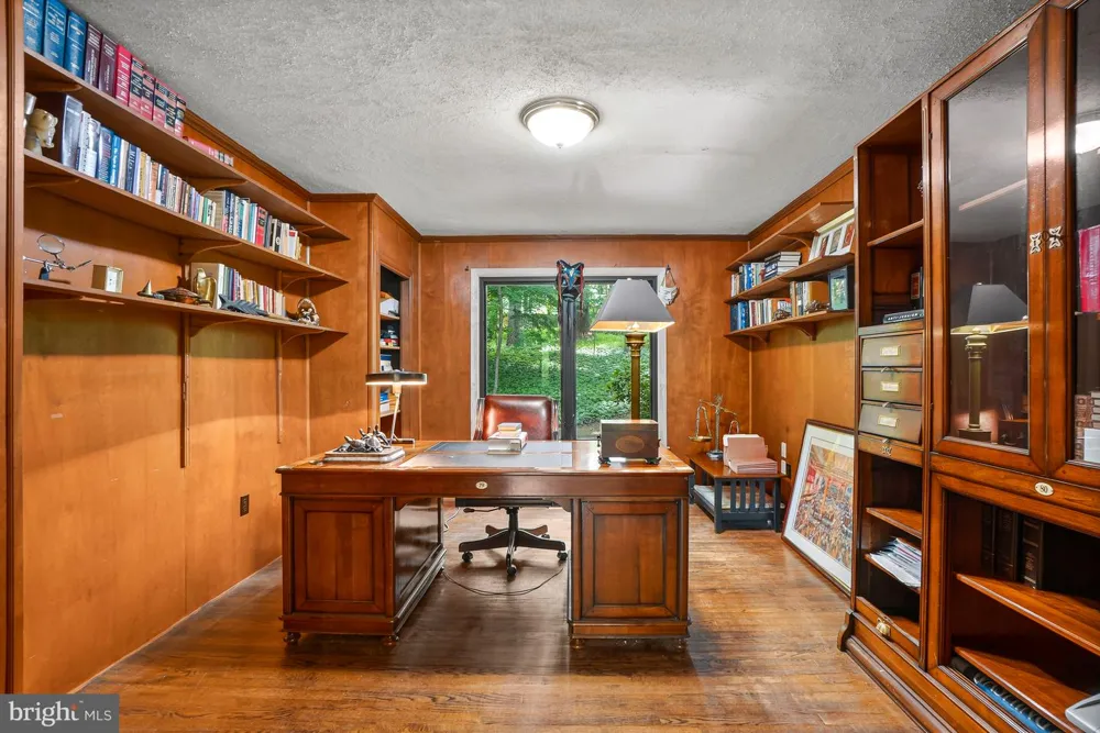 11701 BEEKMAN PLACE Potomac, MD 20854