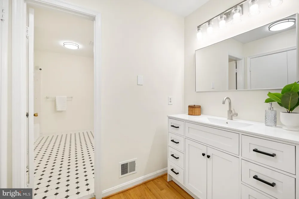 11701 BEEKMAN PLACE Potomac, MD 20854