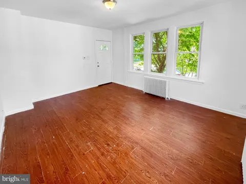 206 EVERGREEN AVENUE #B