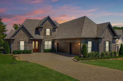 982 Luxborough Dr