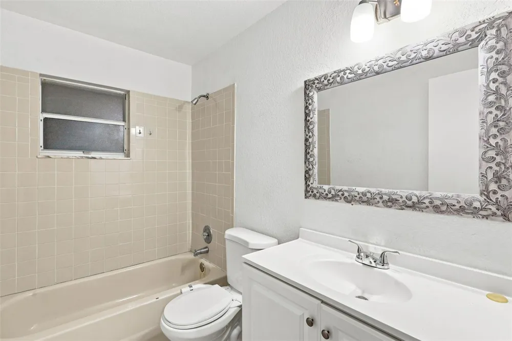 1098 E DE CARLO DRIVE Deltona, FL 32725