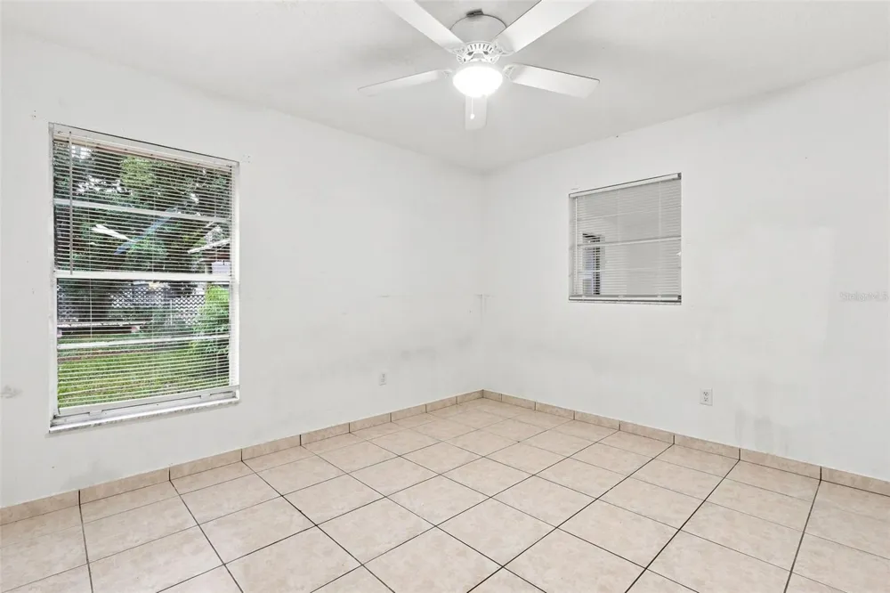 1098 E DE CARLO DRIVE Deltona, FL 32725