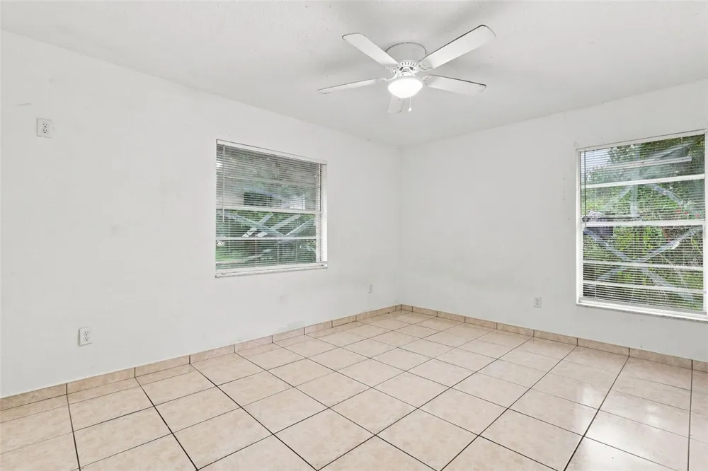 1098 E DE CARLO DRIVE Deltona, FL 32725
