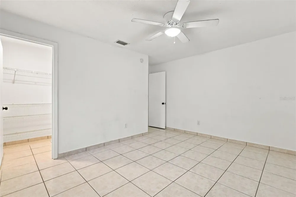 1098 E DE CARLO DRIVE Deltona, FL 32725